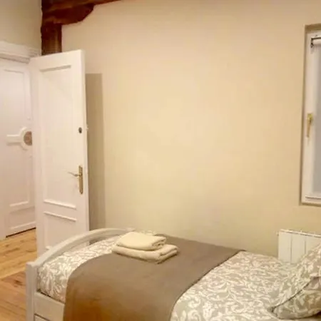With 3 Bedrooms In Bilbo With Wifi Apartment